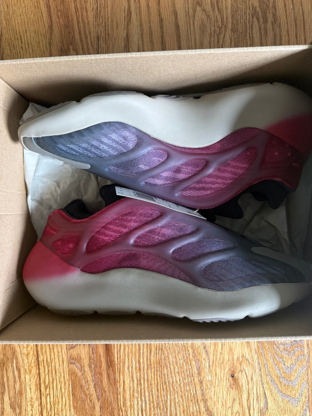Adidas Yeezy 700 V3 ‘Fade Carbon’ sz 8.5 New